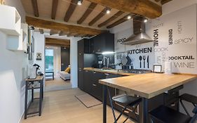 MaRì Modern Flat - con Posto Auto e vicino alla Metro - ItalyWeGo